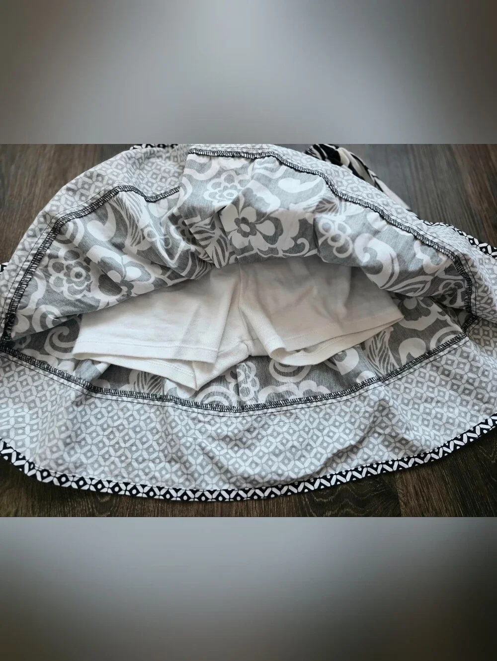 Gymboree black & white geo floral skort